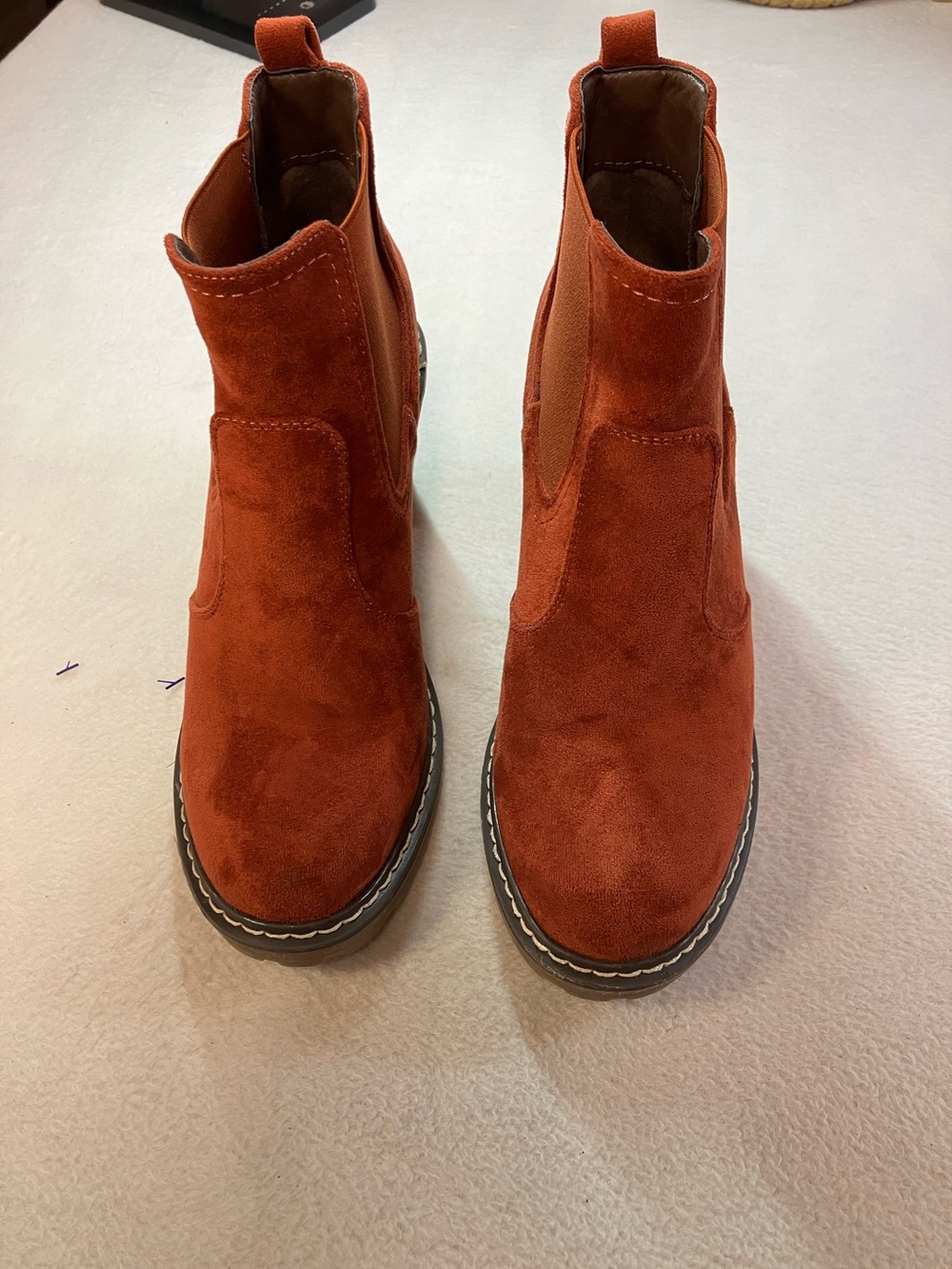 Women's Suede Chelsea Heeled Boots - Rust
